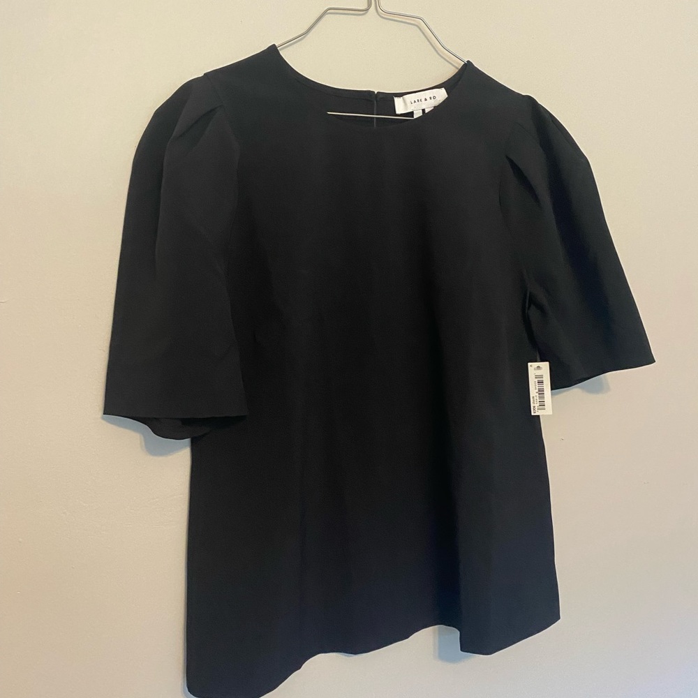 12) NWT Cute puff sleeve top - Picture 4 of 6